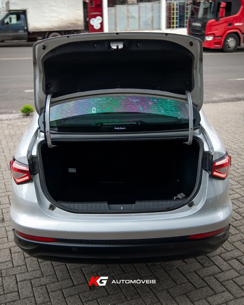 Fiat Cronos Drive 1.3 8v - Foto 1