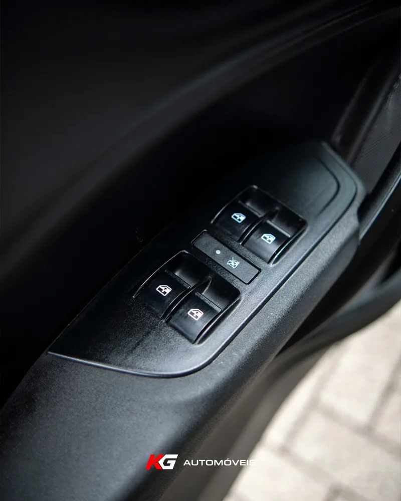 Fiat Cronos Drive 1.3 8v - Foto 1