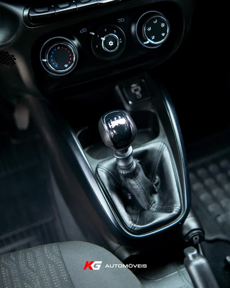 Fiat Cronos Drive 1.3 8v - Foto 1