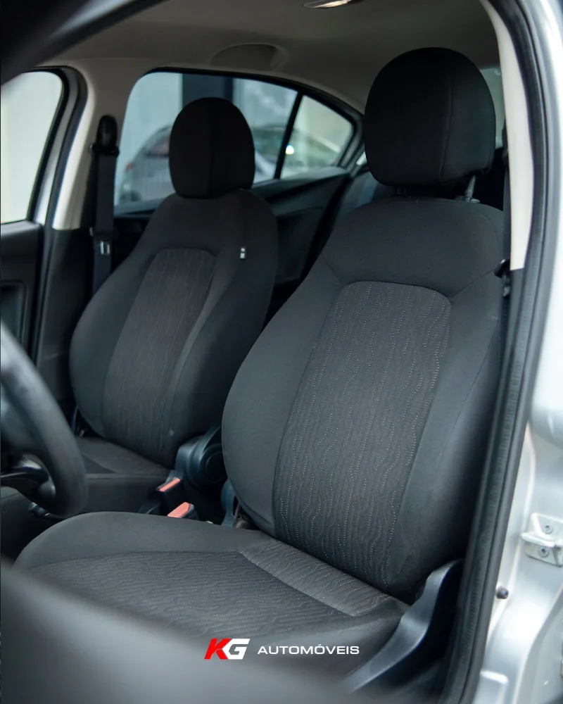 Fiat Cronos Drive 1.3 8v - Foto 1