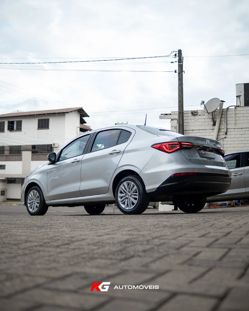 Fiat Cronos Drive 1.3 8v - Foto 1