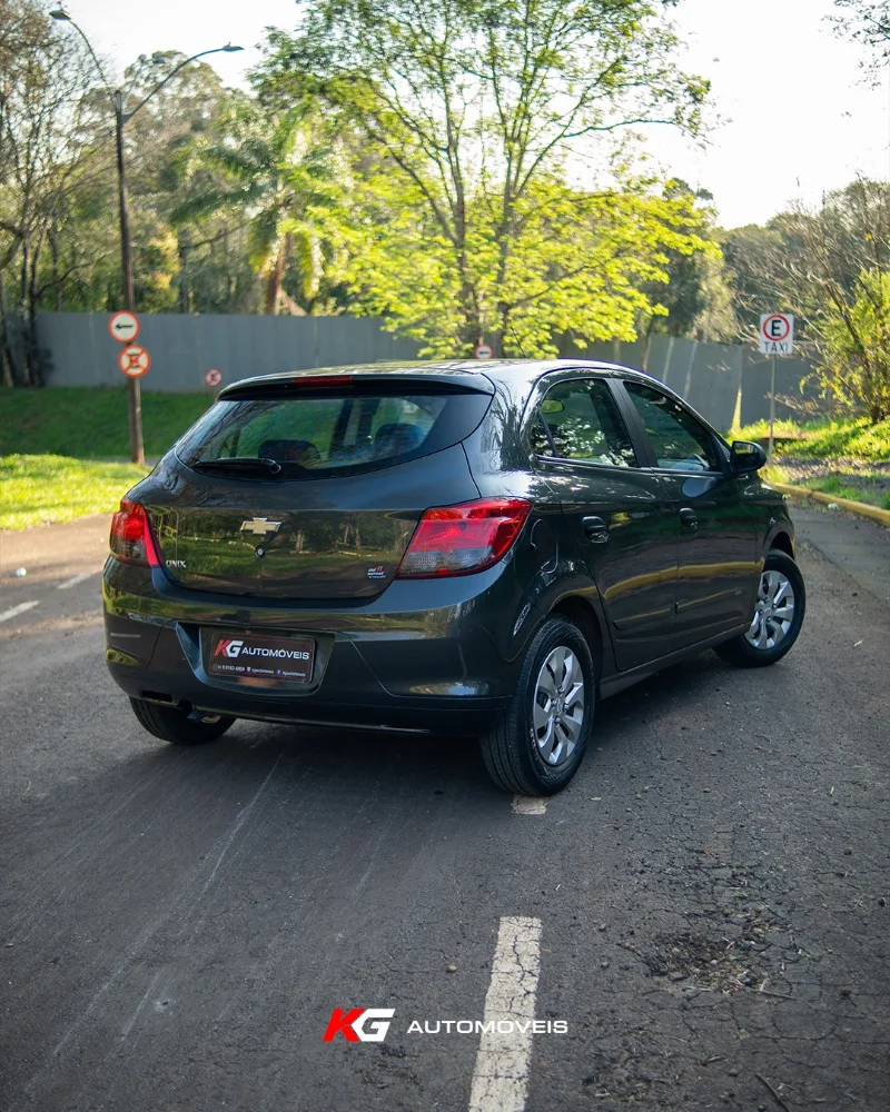 Chevrolet Onix Joy 1.0 - Foto 1