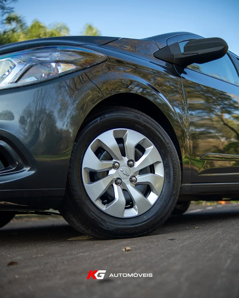 Chevrolet Onix Joy 1.0 - Foto 1